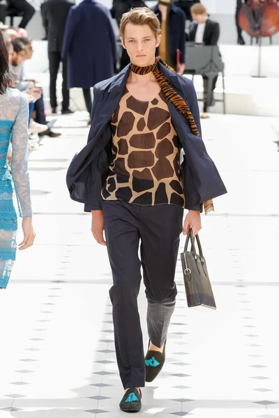 Look 26